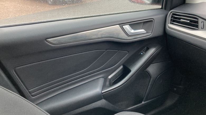 Ford Focus 1.0 EcoBoost 125 Titanium 5dr Petrol Hatchback